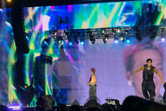 G-Dragon chia sẻ khoảnh khắc hát dưới mưa, xúc động gửi lời cảm ơn fan Việt