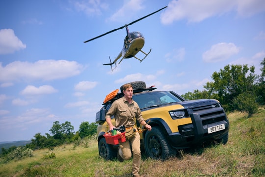 Phiên bản mới Defender 110 Trophy Edition lấy cảm hứng từ đua xe rally