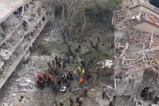 Iran liên tiếp tấn công trả đũa, nhiều khu vực ở Israel trở thành đống đổ nát