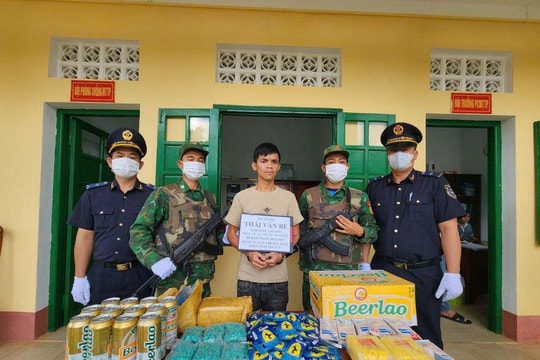 Kon Tum: Bắt quả tang đối tượng vận chuyển thuê hàng nghìn viên nén nghi ma túy