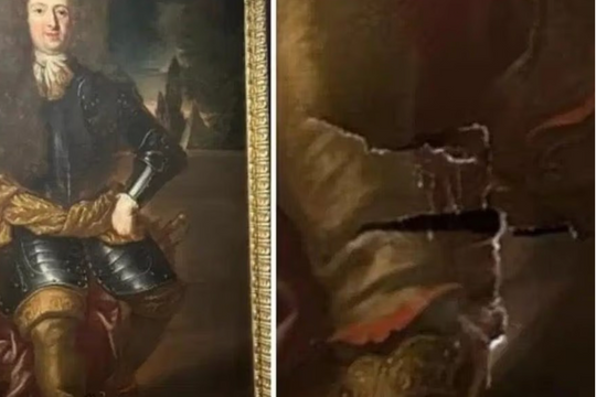 Du khách làm rách tranh quý 300 năm tại bảo tàng Uffizi, Italy