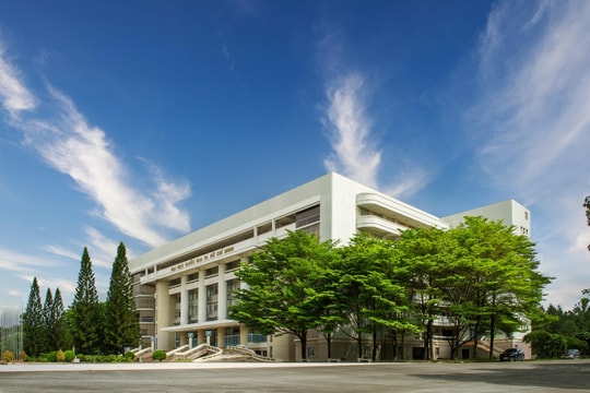 ĐHQG TP HCM bổ nhiệm 17 giáo sư AI, chip bán dẫn, công nghệ thông tin