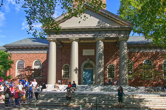 Thẩm phán Mỹ chính thức ngăn lệnh cấm thị thực của du học sinh đến Harvard