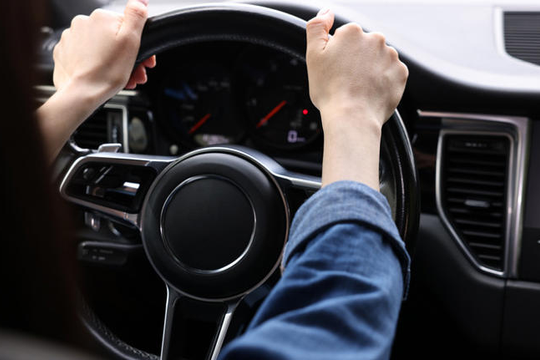 ‏Vô lăng bị khóa khi đỗ xe: nguyên nhân do đâu?‏