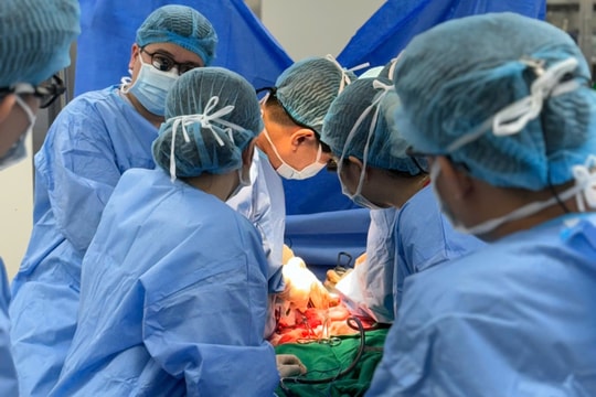 Quân nhân được cứu sống nhờ được ghép tạng từ người chết não