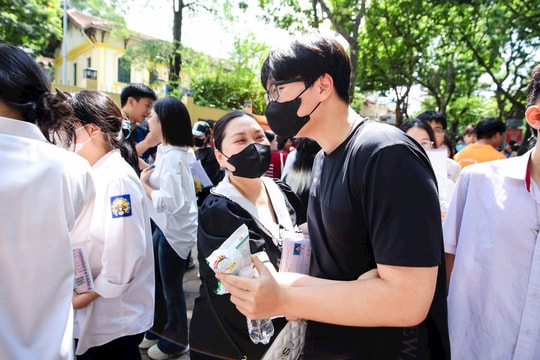 Đề thi tốt nghiệp THPT 2025 môn Toán, mã đề 107