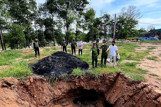 Khởi tố nhóm đối tượng tiếp tay chôn 1.623 tấn chất thải chì xuống đất nông nghiệp