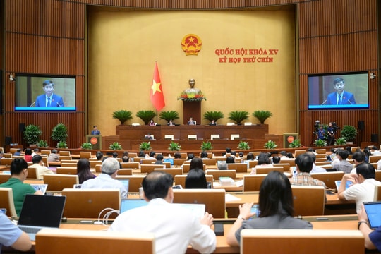 Ngày 26/6, Quốc hội biểu quyết thông qua việc miễn, hỗ trợ học phí đối với trẻ mầm non, học sinh phổ thông