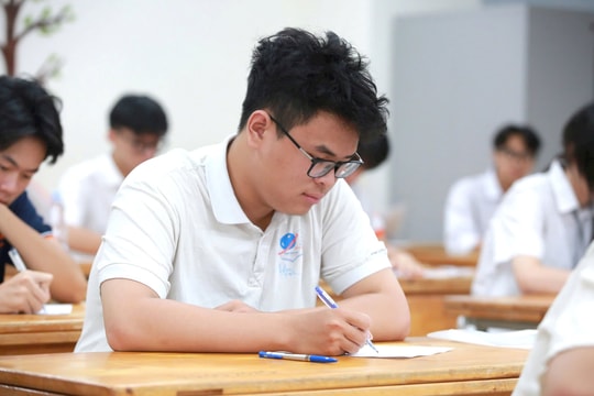 Đề thi tốt nghiệp THPT 2025 môn GDKTPL, mã đề 1016