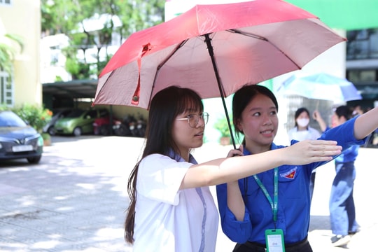 Đề thi tốt nghiệp THPT 2025 môn Toán, mã đề 104