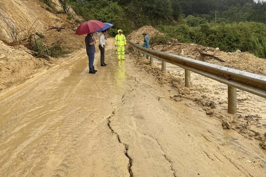 Lào Cai: Cấm xe tải lớn và xe khách trên 29 chỗ qua đèo Hoàng Liên (Sa Pa)