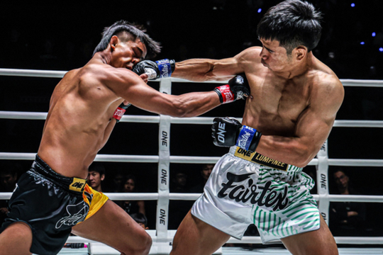 Yodlekpet tung 'cú đấm hủy diệt' hạ knock-out đối thủ trẻ ngay hiệp 1