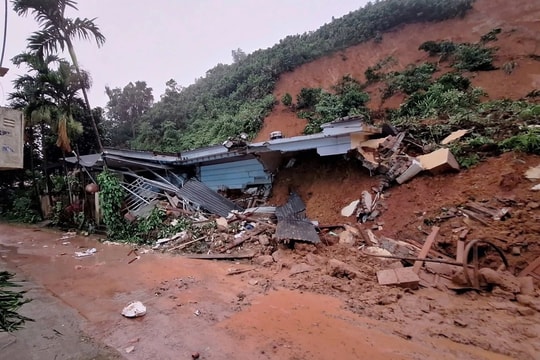 Yên Bái: Sạt lở đất lúc nửa đêm, một thiếu niên bị vùi lấp