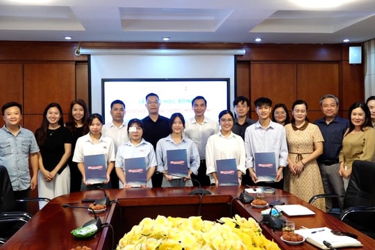 Học bổng 'Ước mơ xanh' tiếp tục đồng hành cùng các em sinh viên Trường Đại học Văn hóa Hà Nội