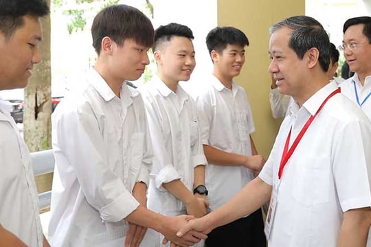 Bộ trưởng Bộ Giáo dục và Đào tạo làm việc tại Vĩnh Phúc: 'Không để học sinh nào bị bỏ lại phía sau'