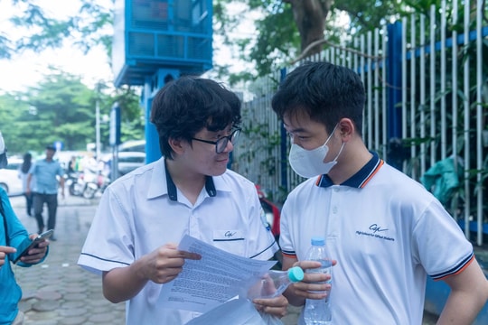 Thí sinh thích thú với đề thi môn Ngữ văn: 'Gợi mở, nhiều chiều liên tưởng, không còn học thuộc lòng'