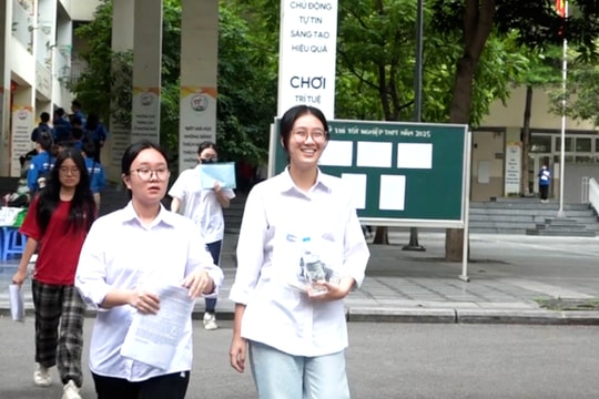 Thi tốt nghiệp THPT 2025: Sĩ tử hoàn thành môn thi Toán, đánh giá đề thi có độ phân hoá cao