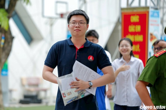 Điểm chuẩn lớp 10 TP HCM năm 2025: Trường top đầu giảm nhẹ