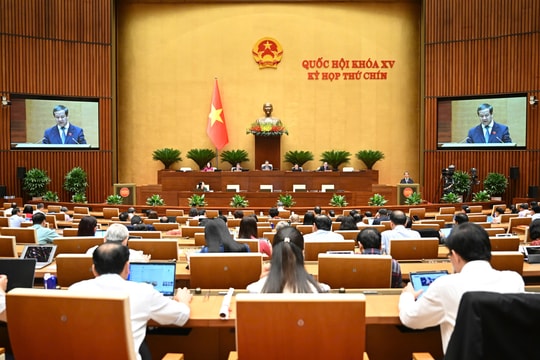 Ngày 27/6, Quốc hội biểu quyết thông qua 7 luật, 7 nghị quyết và bế mạc Kỳ họp