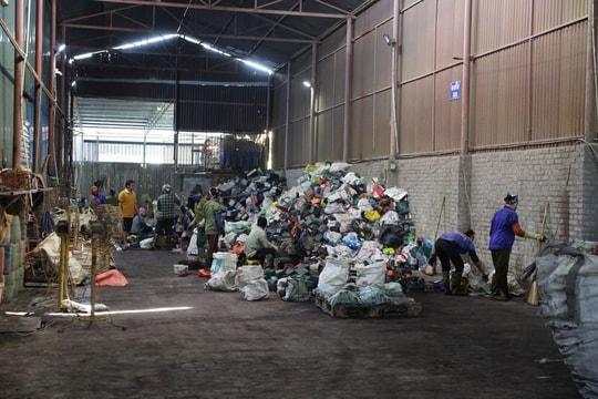 Phát hiện doanh nghiệp tại Hưng Yên xả nước thải công nghiệp không qua xử lý ra môi trường