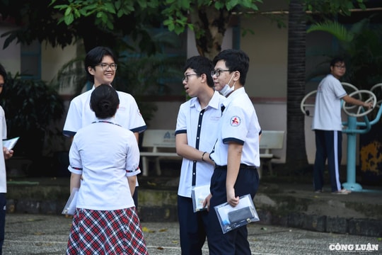 Sáng nay, 100.000 thí sinh tự tin bước vào ngày thứ 2 kỳ thi tốt nghiệp THPT ở TP HCM