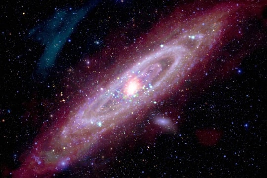 Những hình ảnh tuyệt đẹp về thiên hà Andromeda hé lộ bí ẩn vật chất tối và hố đen