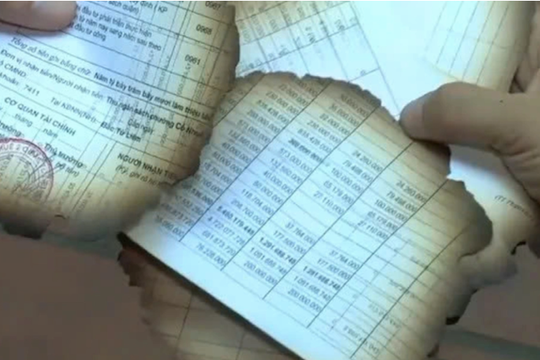 Vụ đốt tài liệu cạnh UBND phường Cổ Nhuế 2: Công an Hà Nội khẳng định không có tài liệu mật