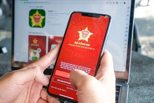 Công an Hà Nội tạm dừng tiếp nhận một số thủ tục hành chính trên VNeID