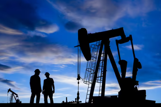 ‏Giá dầu giảm 12% sau lệnh ngừng bắn giữa Israel và Iran, làm dịu nỗi lo ngại của thị trường‏