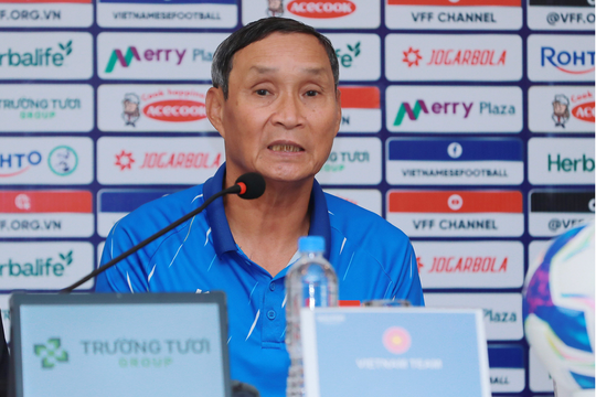 HLV Mai Đức Chung giải thích lý do gạch tên cầu thủ Việt kiều khỏi đội tuyển nữ