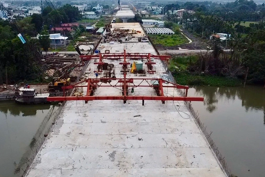 Hợp long cây cầu 600 tỷ đồng kết nối Bình Dương và TP.HCM