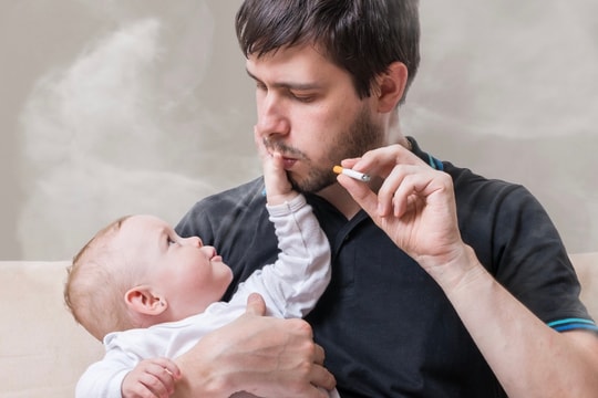 Pháp cấm hút thuốc tại nhiều địa điểm công cộng để bảo vệ trẻ em