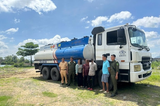 Phát hiện gần 5.000 lít dầu không rõ nguồn gốc trên sông Thị Vải