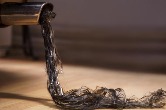 ‏Tại sao đôi khi bạn có thể thấy 'tóc' đi ra từ ống xả ô tô?‏