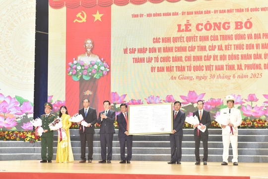 Giữ gìn hình ảnh, tác phong của người cán bộ 'từ phục vụ hành chính sang phục vụ nhân dân'