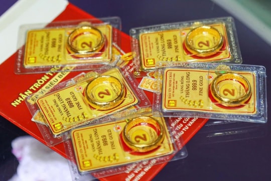 Giá vàng ngày 1/7/2025: Giá vàng gặp áp lực với chính sách thuế của ông Trump