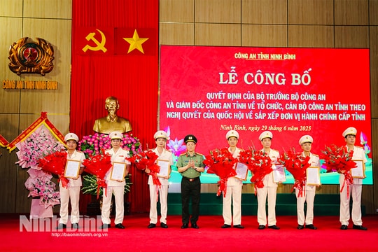 Công an tỉnh Ninh Bình công bố các quyết định về tổ chức bộ máy và công tác cán bộ
