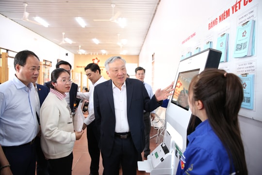 Phó Thủ tướng Thường trực làm việc với xã Đức Trọng về vận hành Trung tâm Phục vụ hành chính công