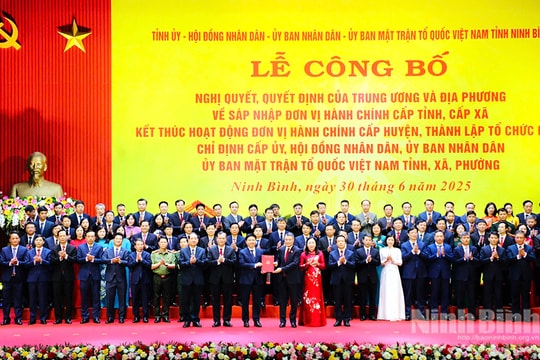 Công bố các quyết định nhân sự tỉnh Ninh Bình mới
