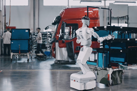 Robot chơi xúc xắc, dọn bát đũa và tự học làm việc nhà