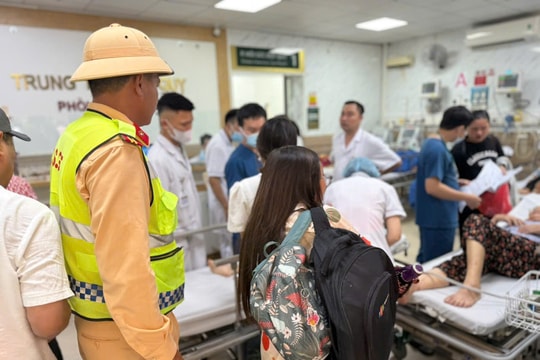 Cảnh sát giao thông hộ tống bé gái co giật trên cao tốc tới bệnh viện