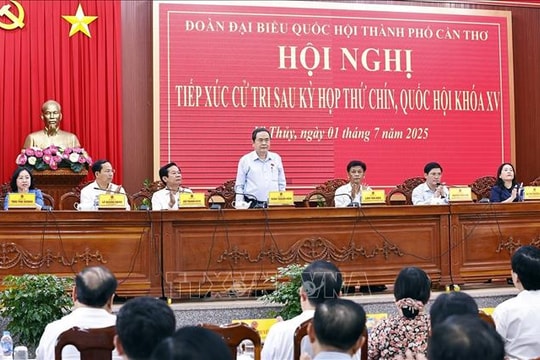 Chủ tịch Quốc hội Trần Thanh Mẫn tiếp xúc cử tri sau Kỳ họp thứ 9