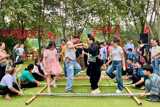 Tháng 7 về Làng Văn hóa trải nghiệm văn hóa truyền thống