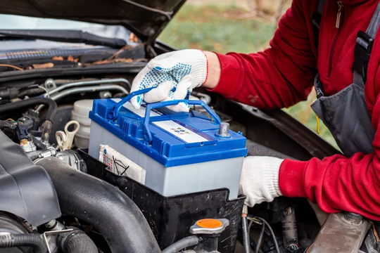 ‏Ắc quy xe mới có cần sạc không‏