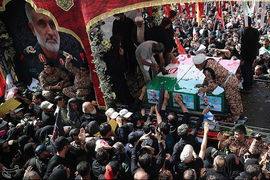 Gần 1000 người thiệt mạng trong các cuộc không kích của Israel vào Iran