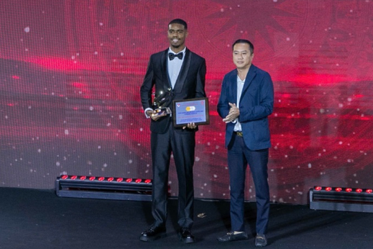 Tiền đạo Alan của CLB CAHN giành cú đúp danh hiệu V.League 2024/25