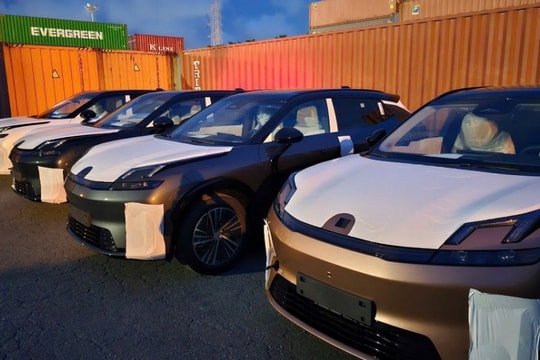 Lynk & Co 08 cập cảng chờ ngày ra mắt khách Việt