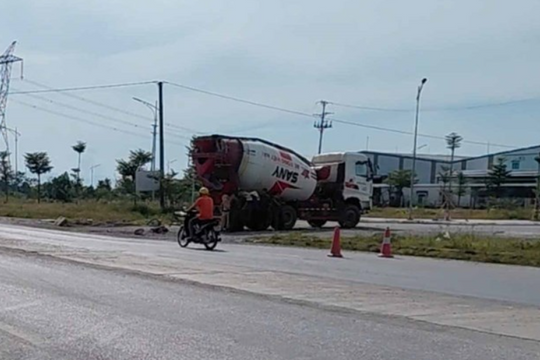 Người phụ nữ đi xe đạp tử vong sau va chạm với xe bồn tại Hà Tĩnh