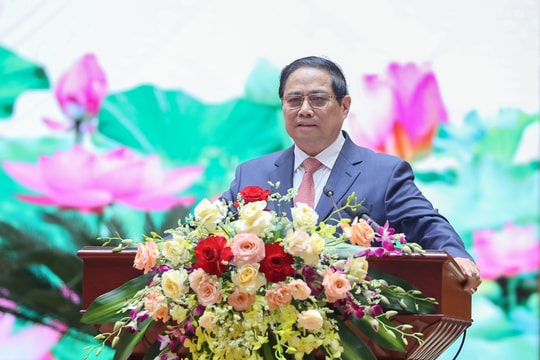 Dứt khoát không để bị động, bất ngờ về chiến lược, quân sự, quốc phòng