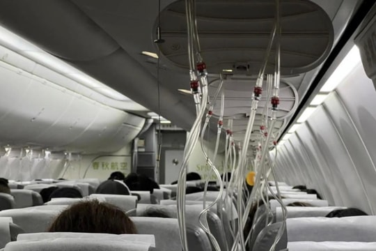 Máy bay Nhật Bản đột ngột giảm độ cao 8.700 mét, phải hạ cánh khẩn cấp